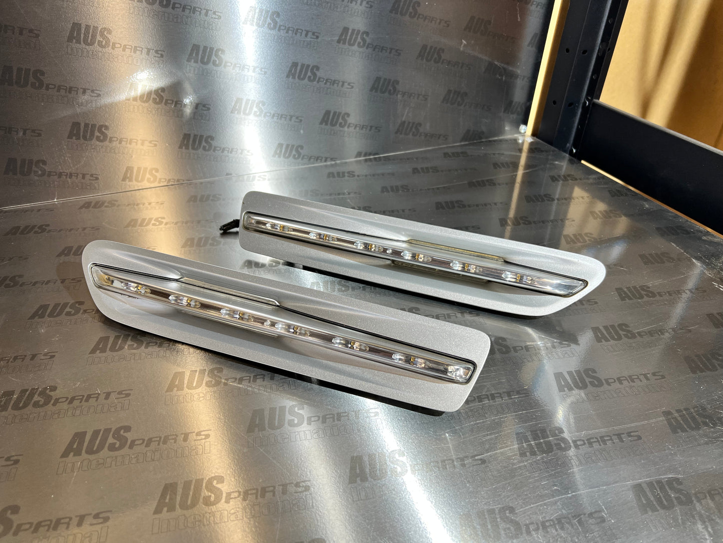 Holden Caprice fender repeater guard indicator pair USED