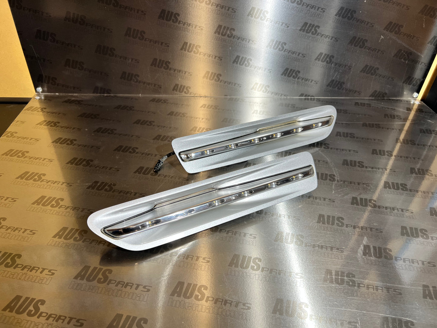 Holden Caprice fender repeater guard indicator pair USED