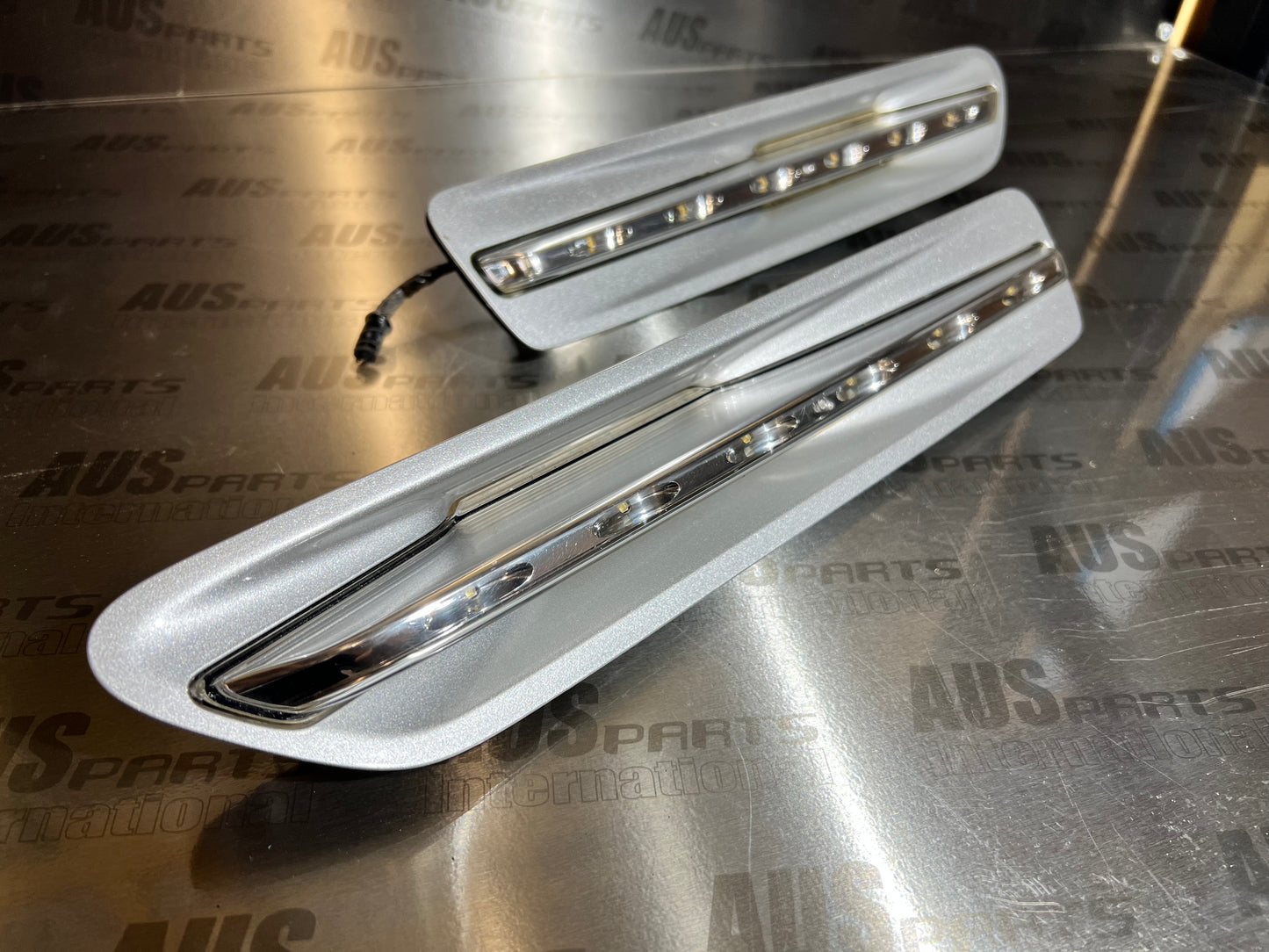 Holden Caprice fender repeater guard indicator pair USED