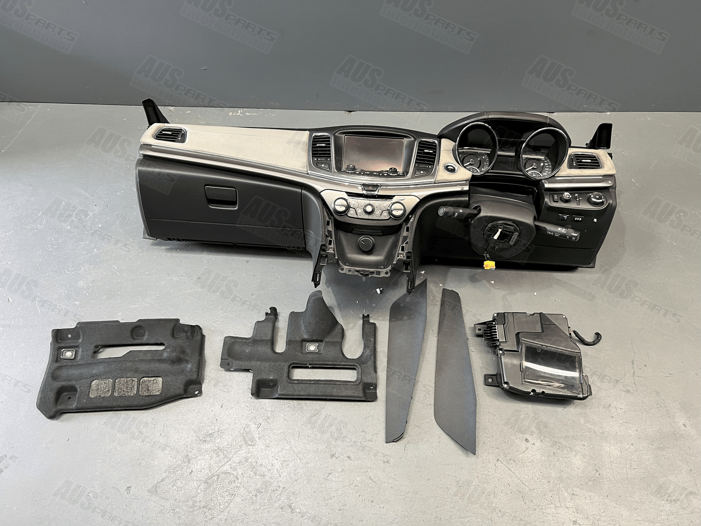 Holden VF Series 2 2014 WN Caprice dash complete RHD with HUD USED