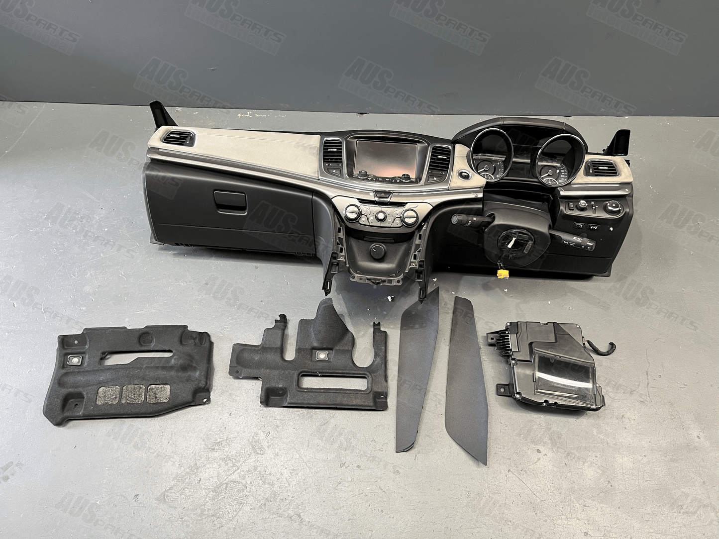 Holden VF Series 2 2014 WN Caprice dash complete RHD with HUD USED