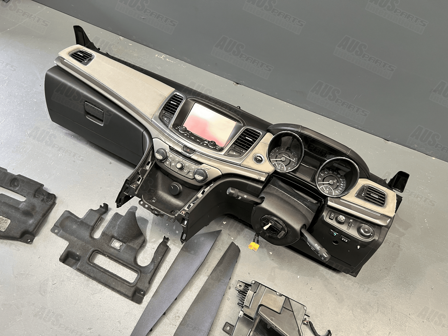 Holden VF Series 2 2014 WN Caprice dash complete RHD with HUD USED