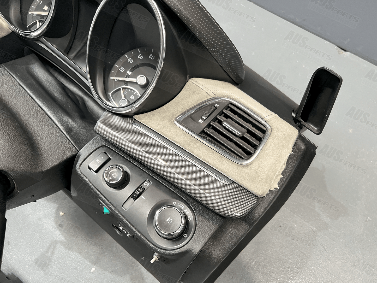 Holden VF Series 2 2014 WN Caprice dash complete RHD with HUD USED