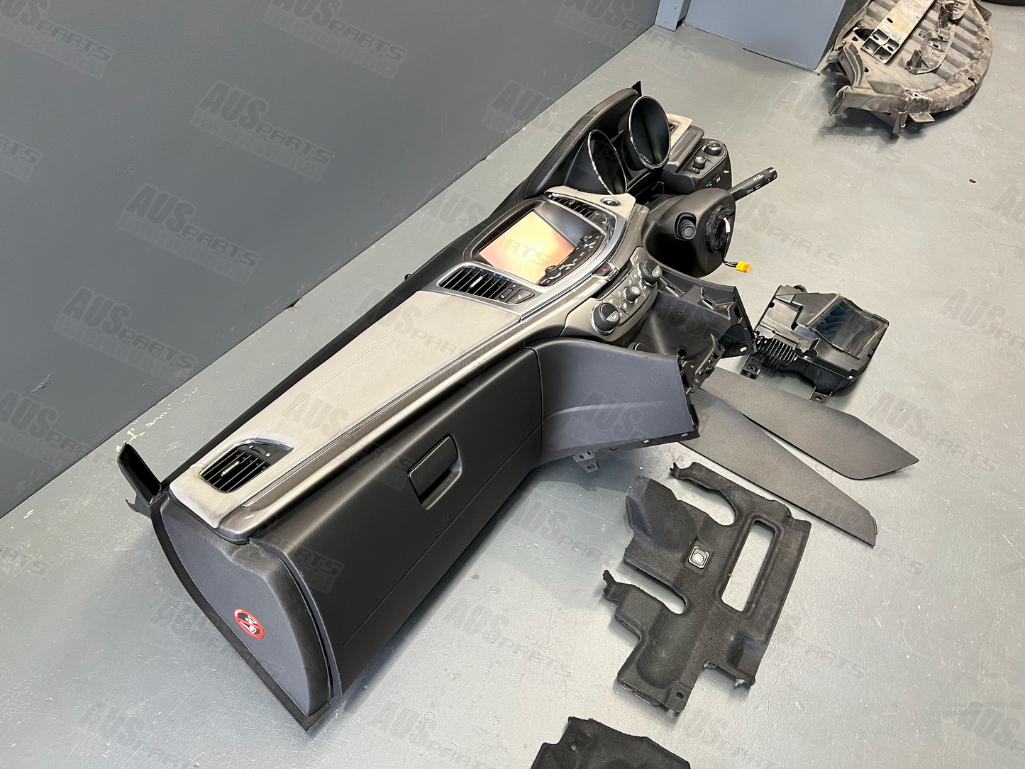 Holden VF Series 2 2014 WN Caprice dash complete RHD with HUD USED