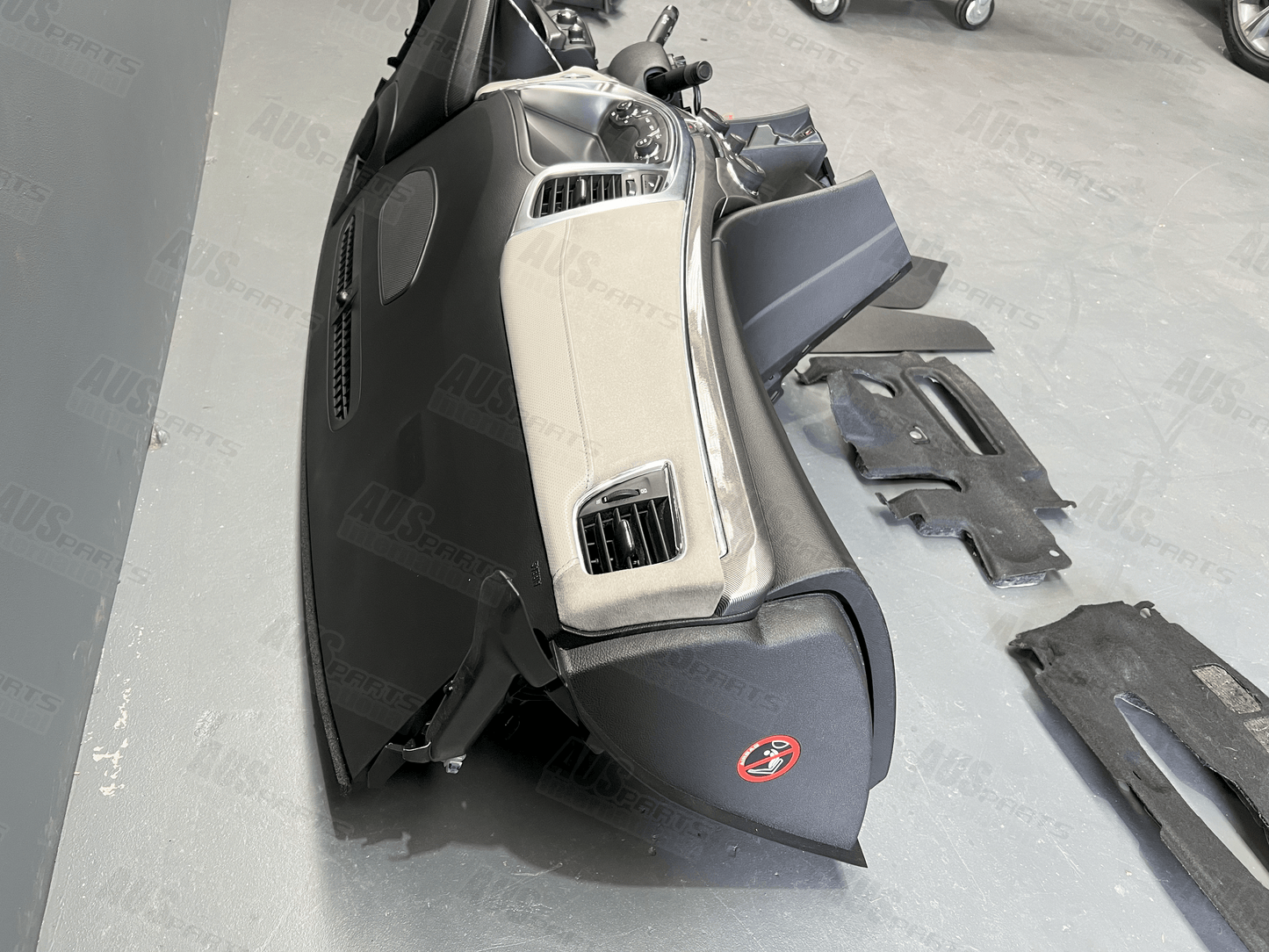 Holden VF Series 2 2014 WN Caprice dash complete RHD with HUD USED