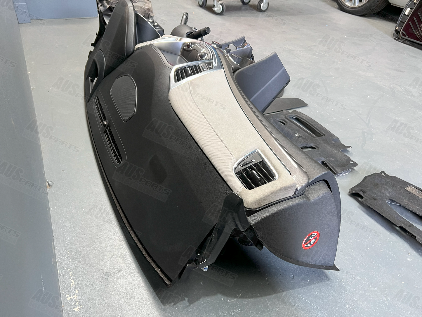 Holden VF Series 2 2014 WN Caprice dash complete RHD with HUD USED