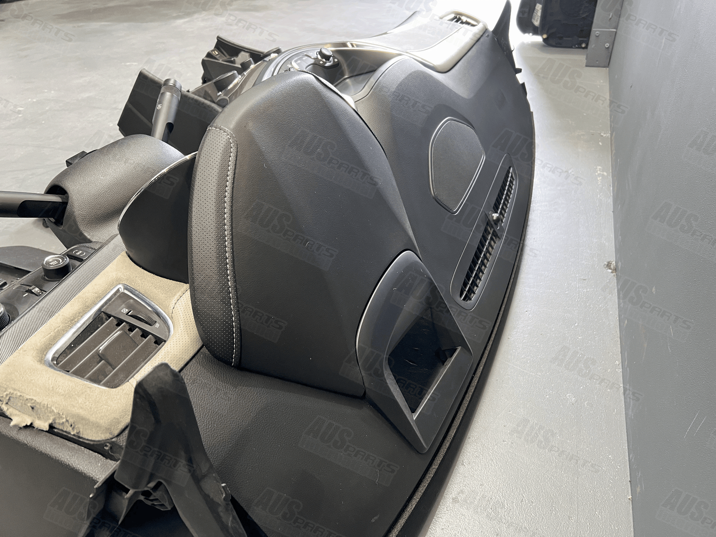 Holden VF Series 2 2014 WN Caprice dash complete RHD with HUD USED