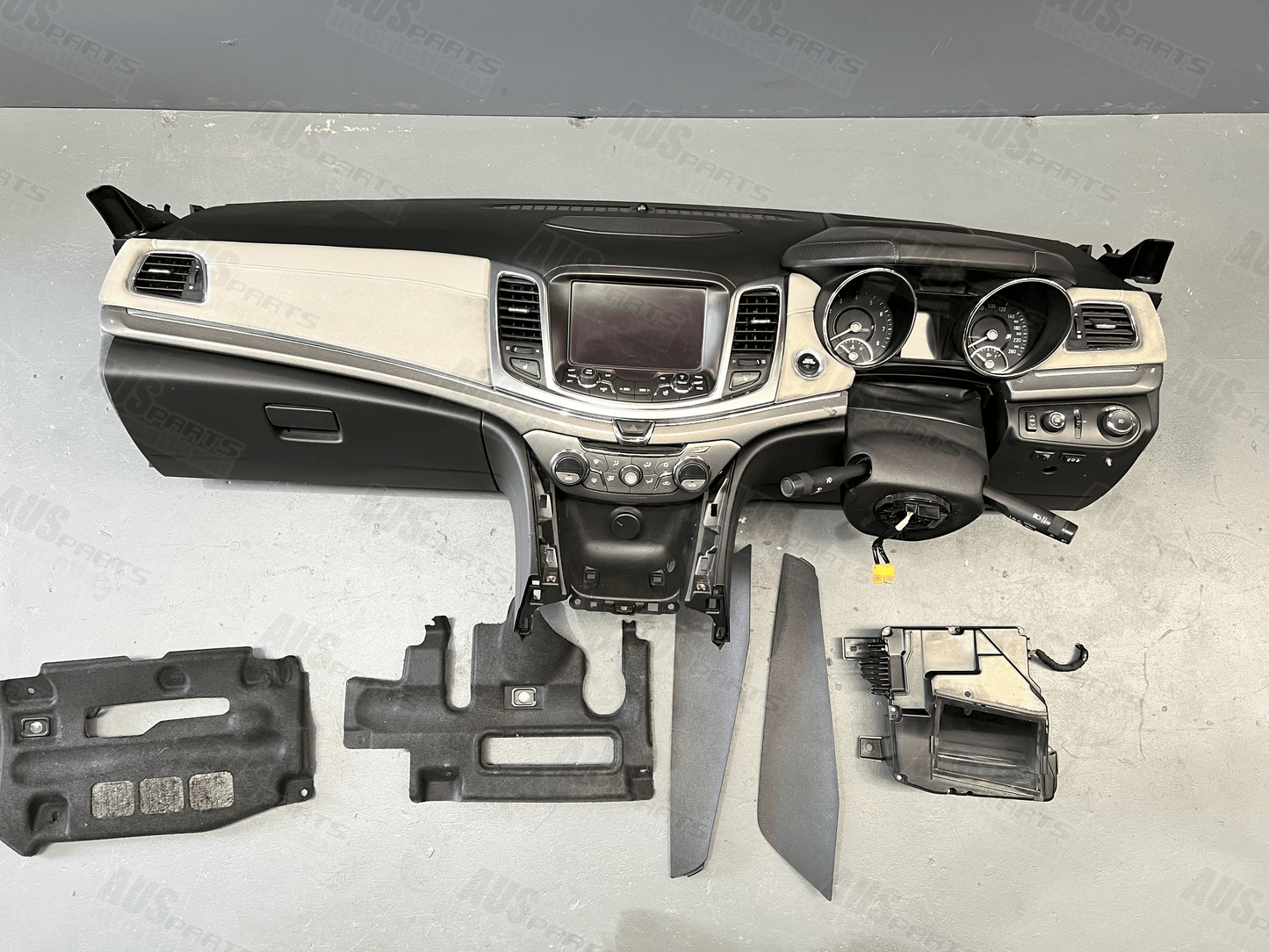 Holden VF Series 2 2014 WN Caprice dash complete RHD with HUD USED