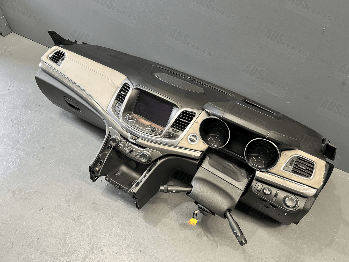 Holden VF Series 2 2014 WN Caprice dash complete RHD with HUD USED