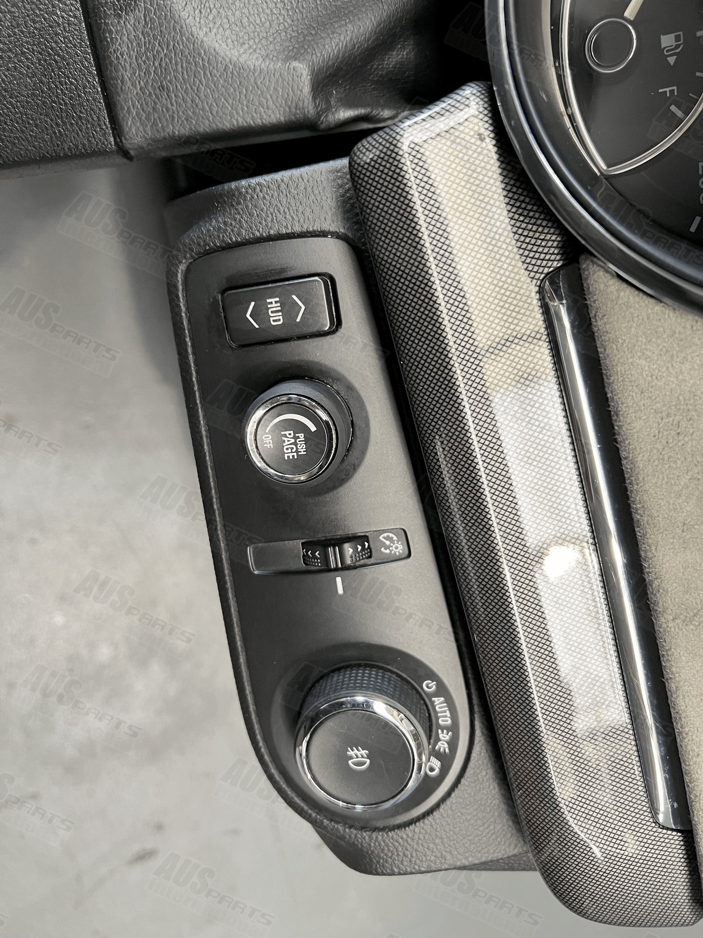 Holden VF Series 2 2014 WN Caprice dash complete RHD with HUD USED