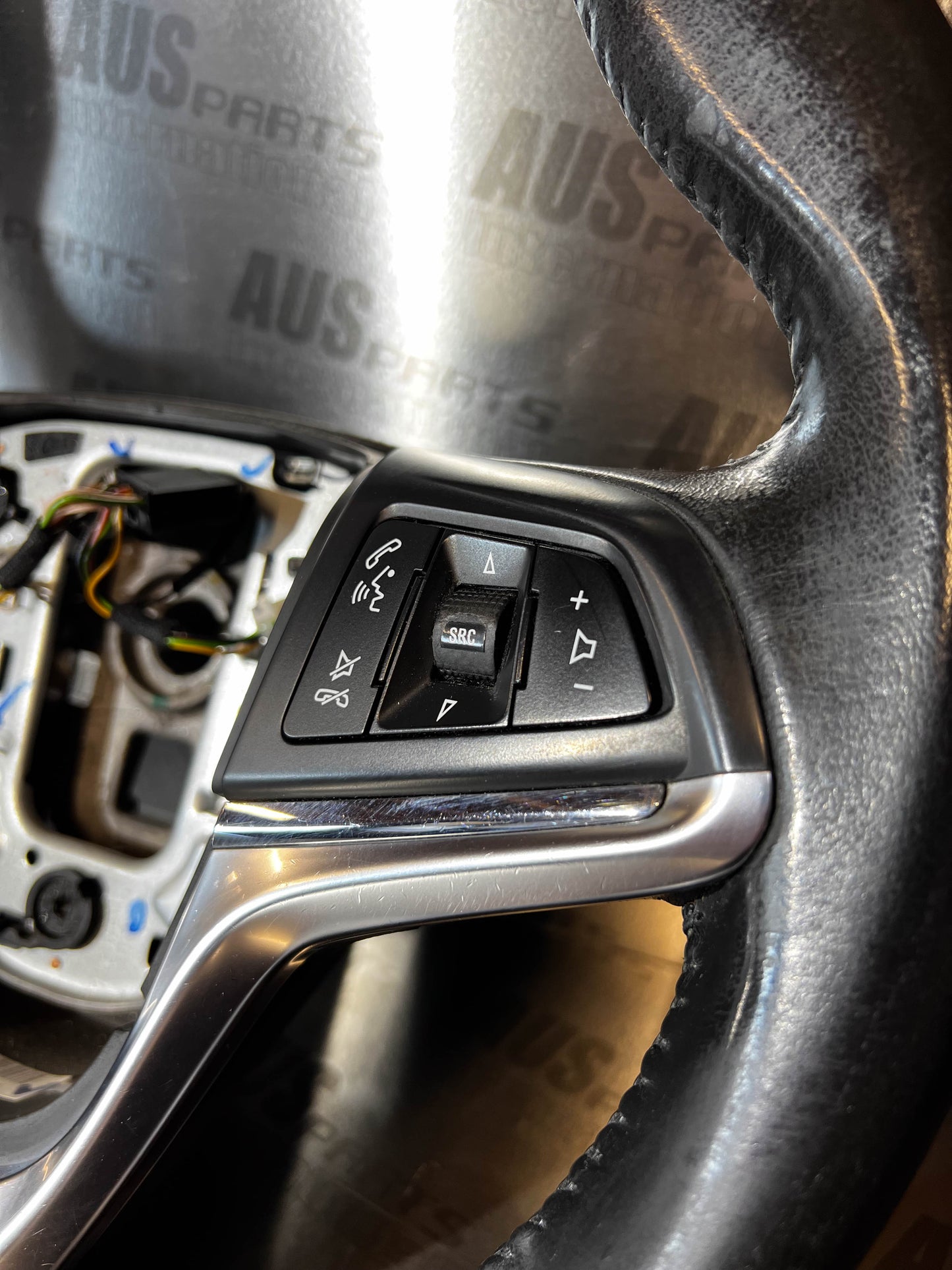 Holden VF WN Thick-grip flat-bottom Steering wheel USED