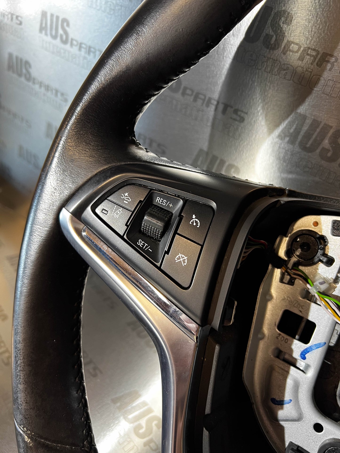 Holden VF WN Thick-grip flat-bottom Steering wheel USED