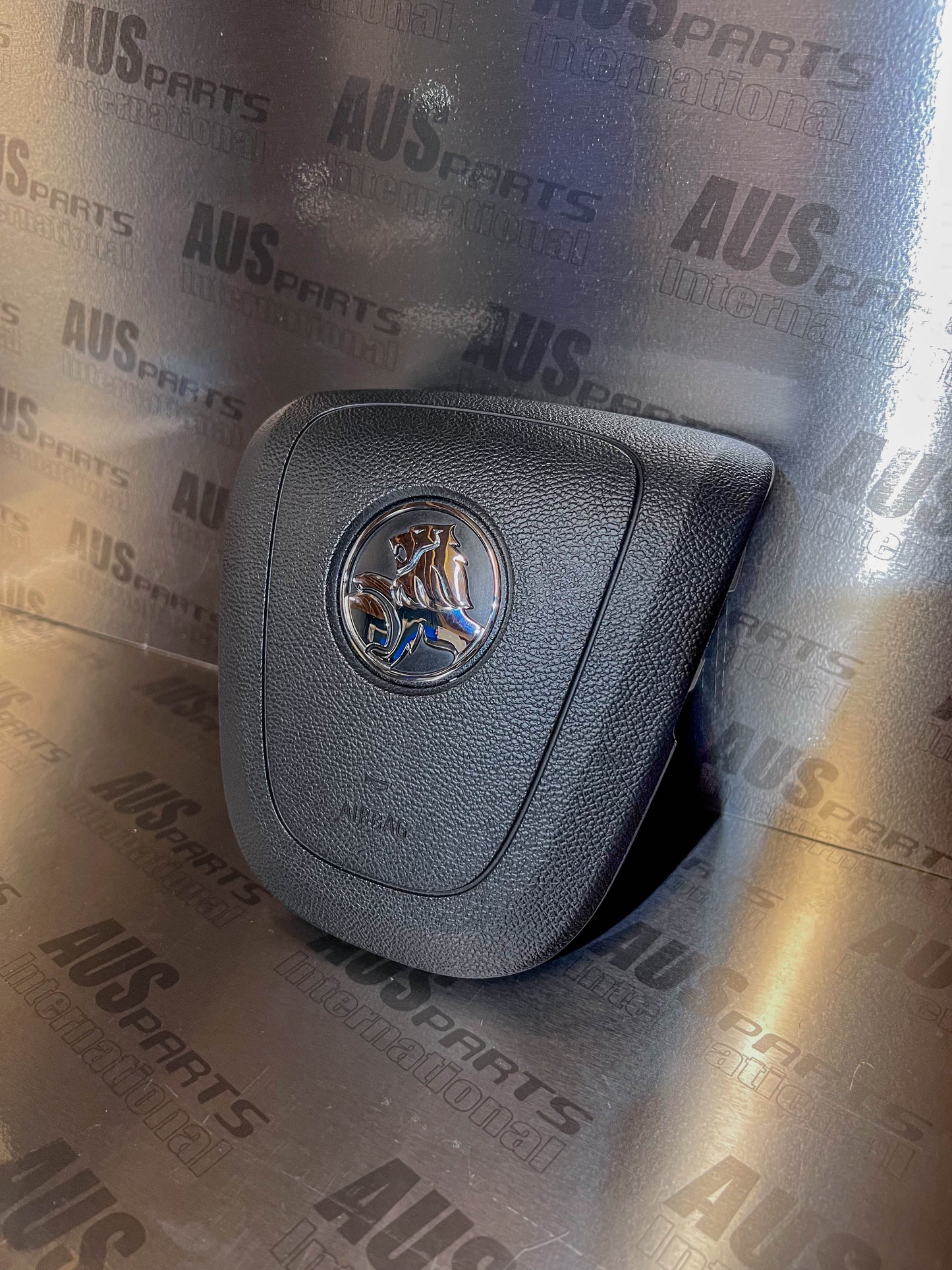 Holden horn-pad (VF, SS, PPV) USED