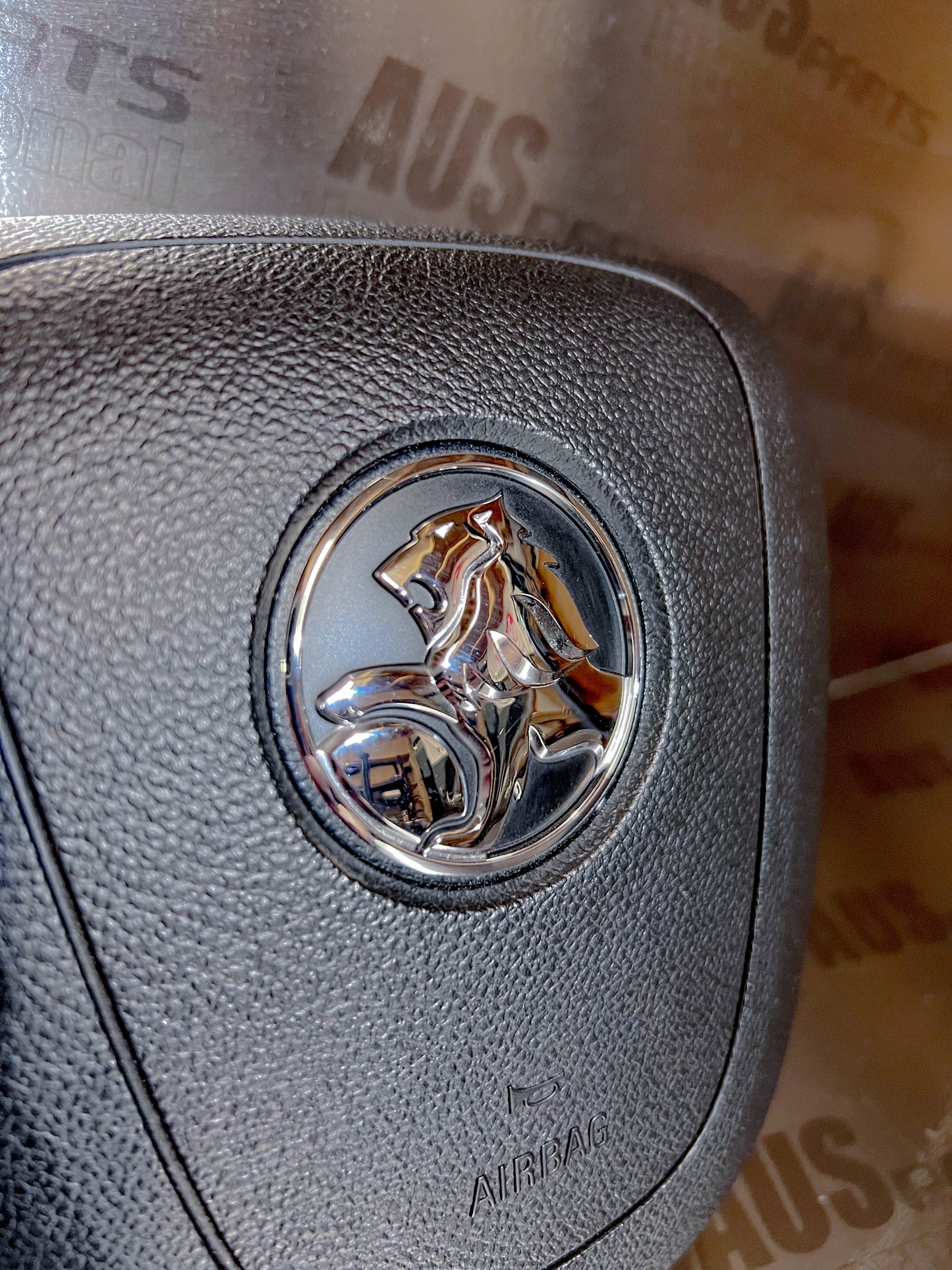 Holden horn-pad (VF, SS, PPV) USED