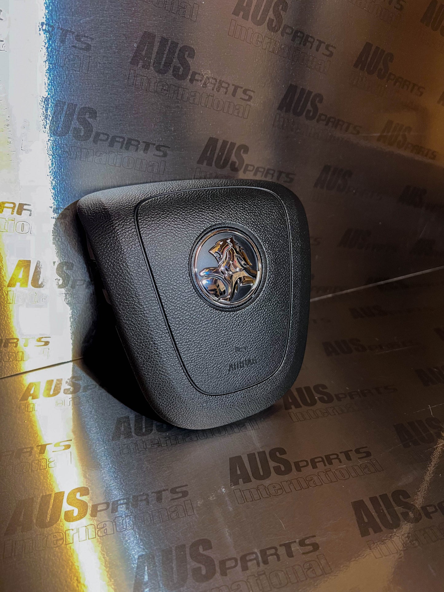 Holden horn-pad (VF, SS, PPV) USED