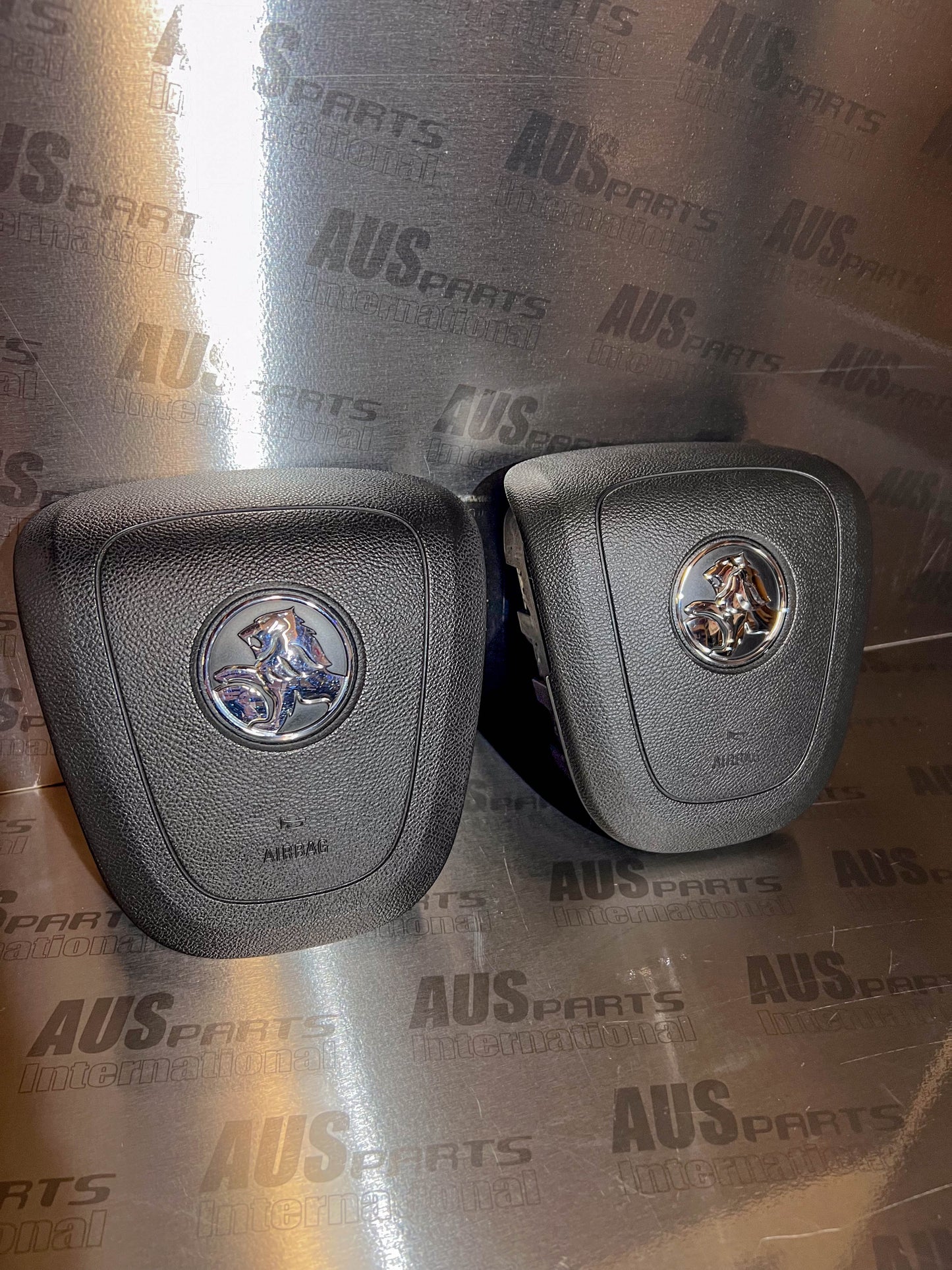 Holden horn-pad (VF, SS, PPV) USED