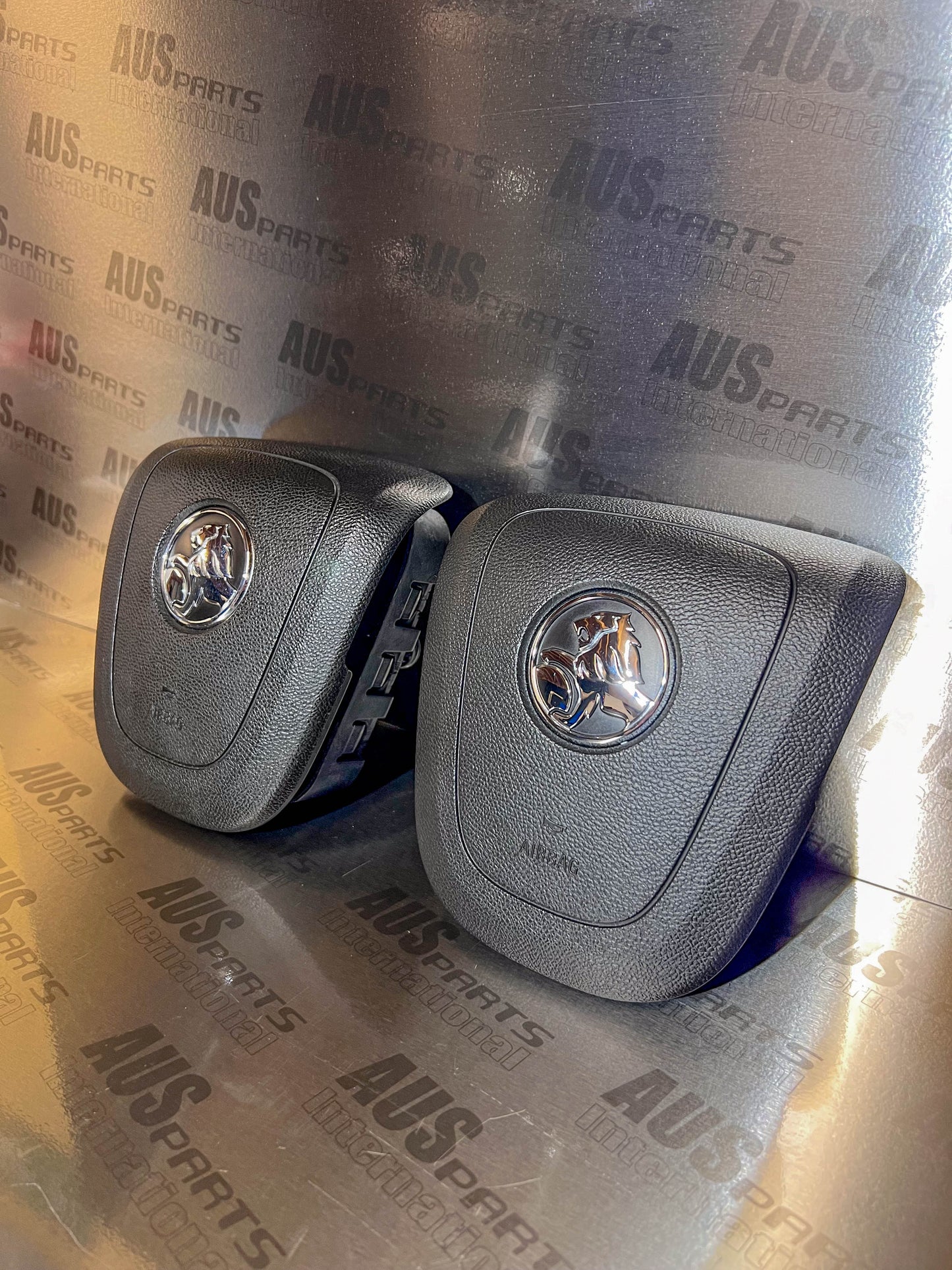 Holden horn-pad (VF, SS, PPV) USED