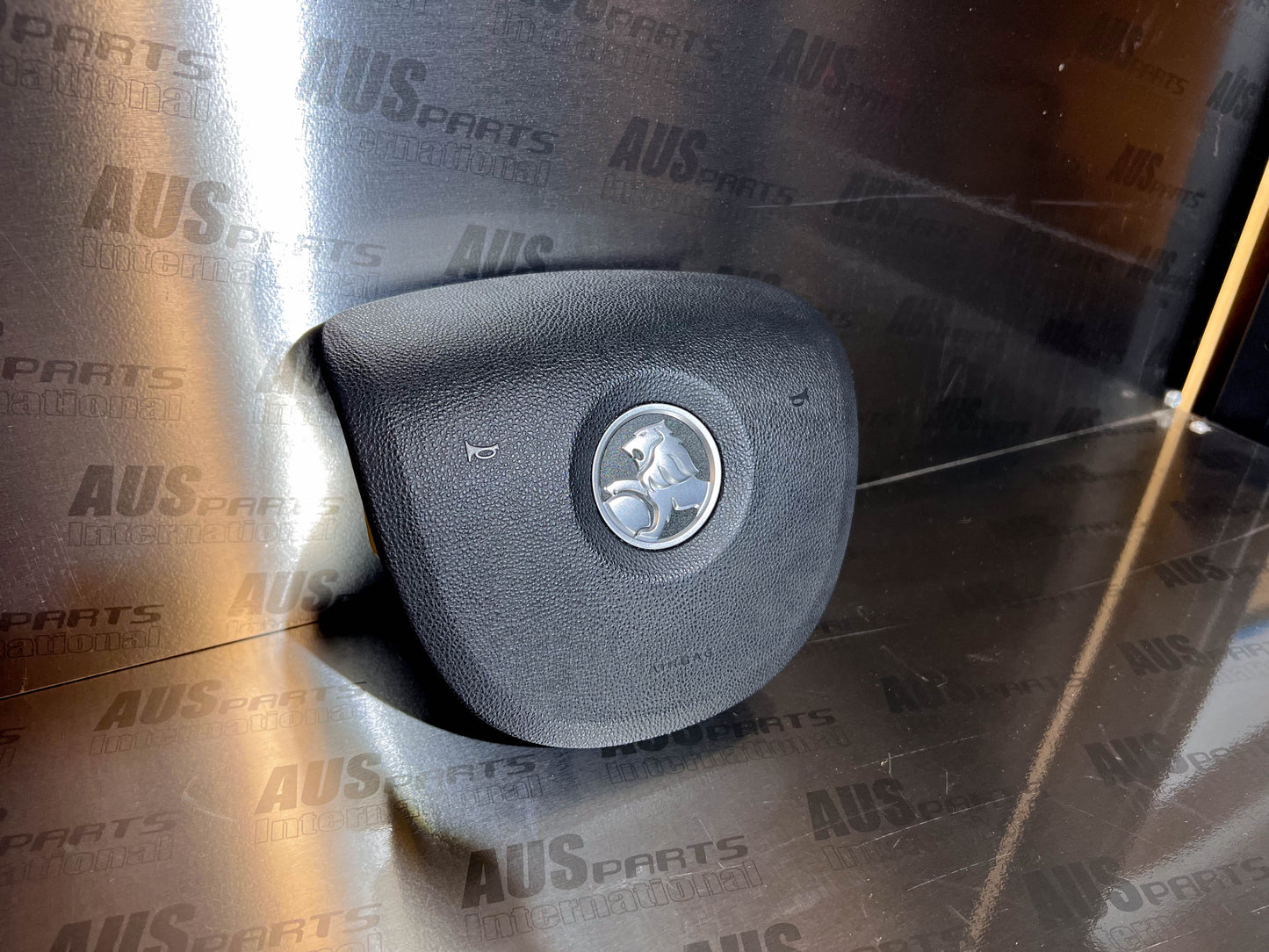 Holden horn-pad (VE, G8, PPV) USED