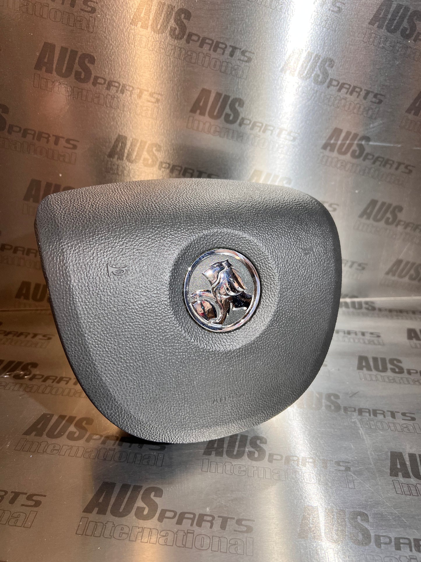 Holden horn-pad (VE, G8, PPV) USED