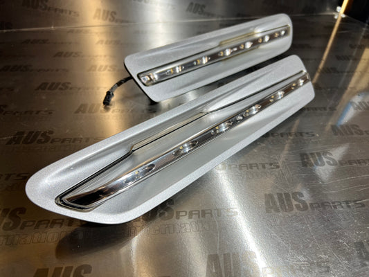 Holden Caprice fender repeater guard indicator pair USED