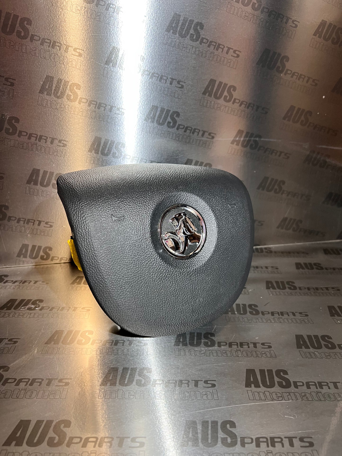 Holden horn-pad (VE, G8, PPV) USED
